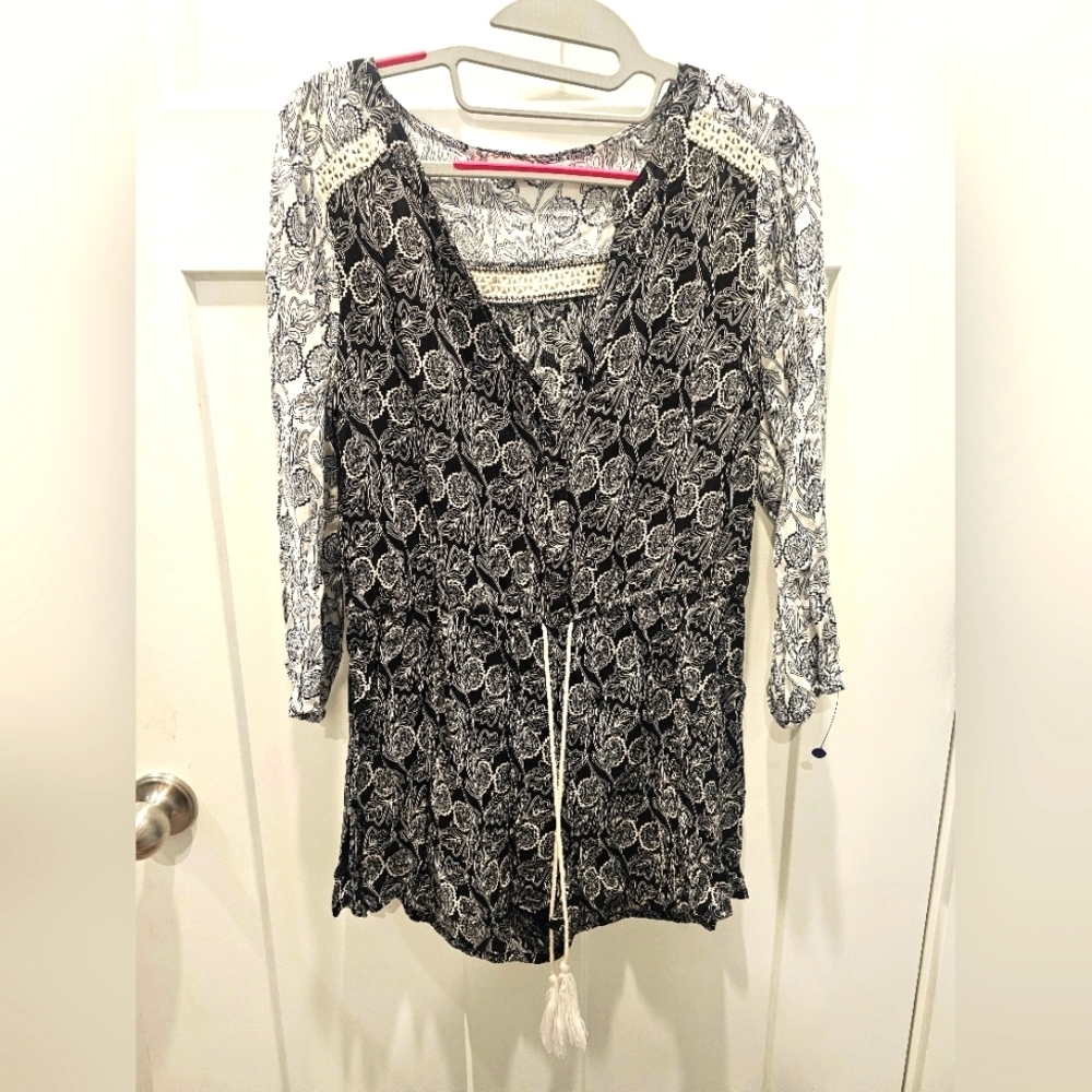 En Crème Women’s Boho Tunic ROMPER Size L Black White Paisley Crochet Tassel Tie